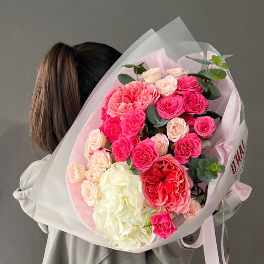 Bouquet with Roses and Hydrangea